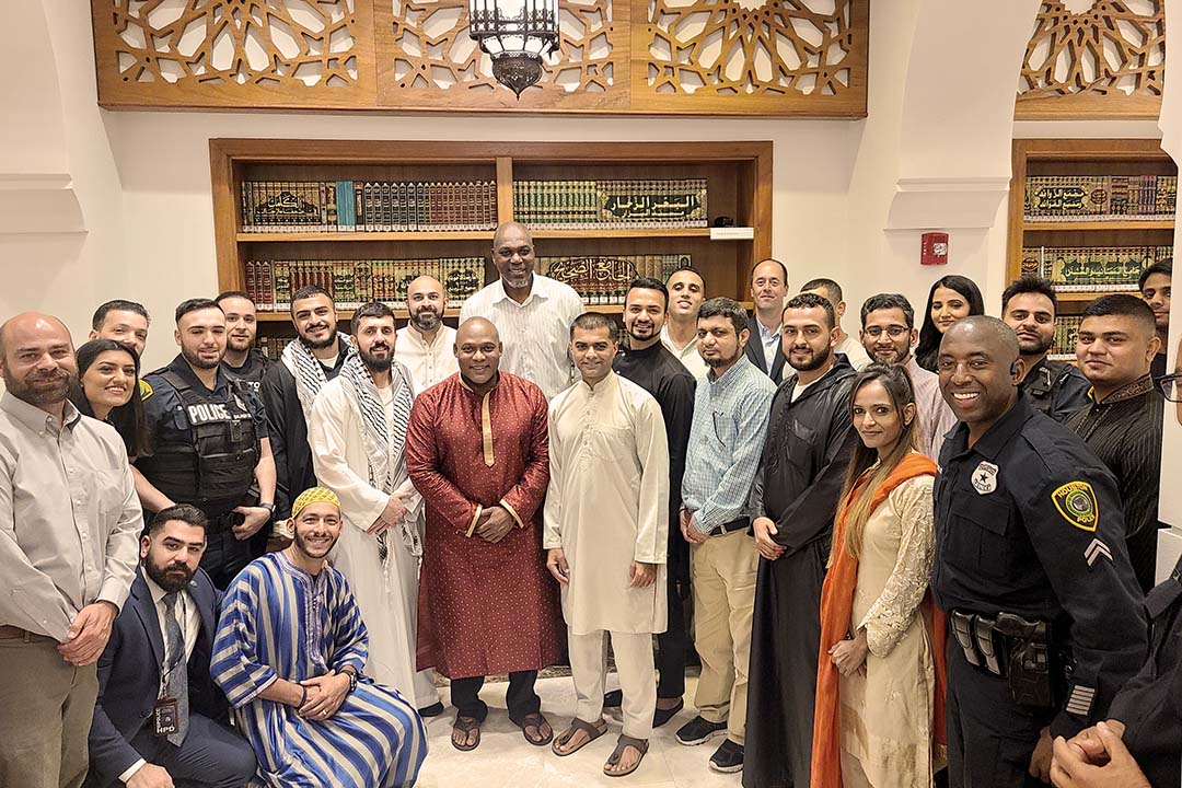 Pakistani American Law enforcement officers with the muslim communities for an iftaar.